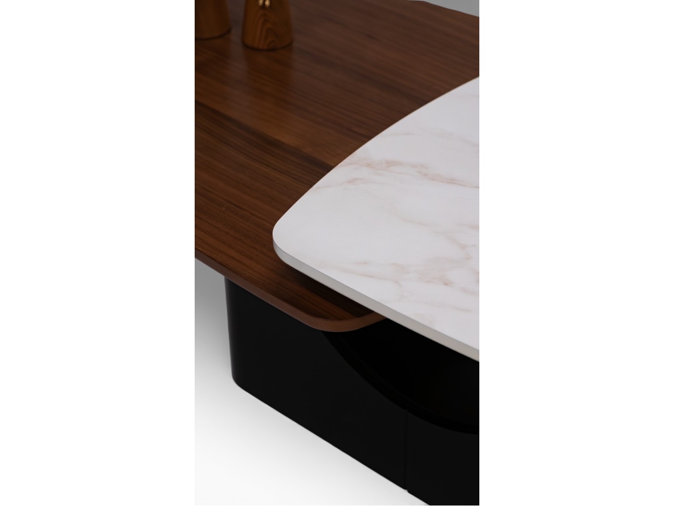 672 Walnut White Marble