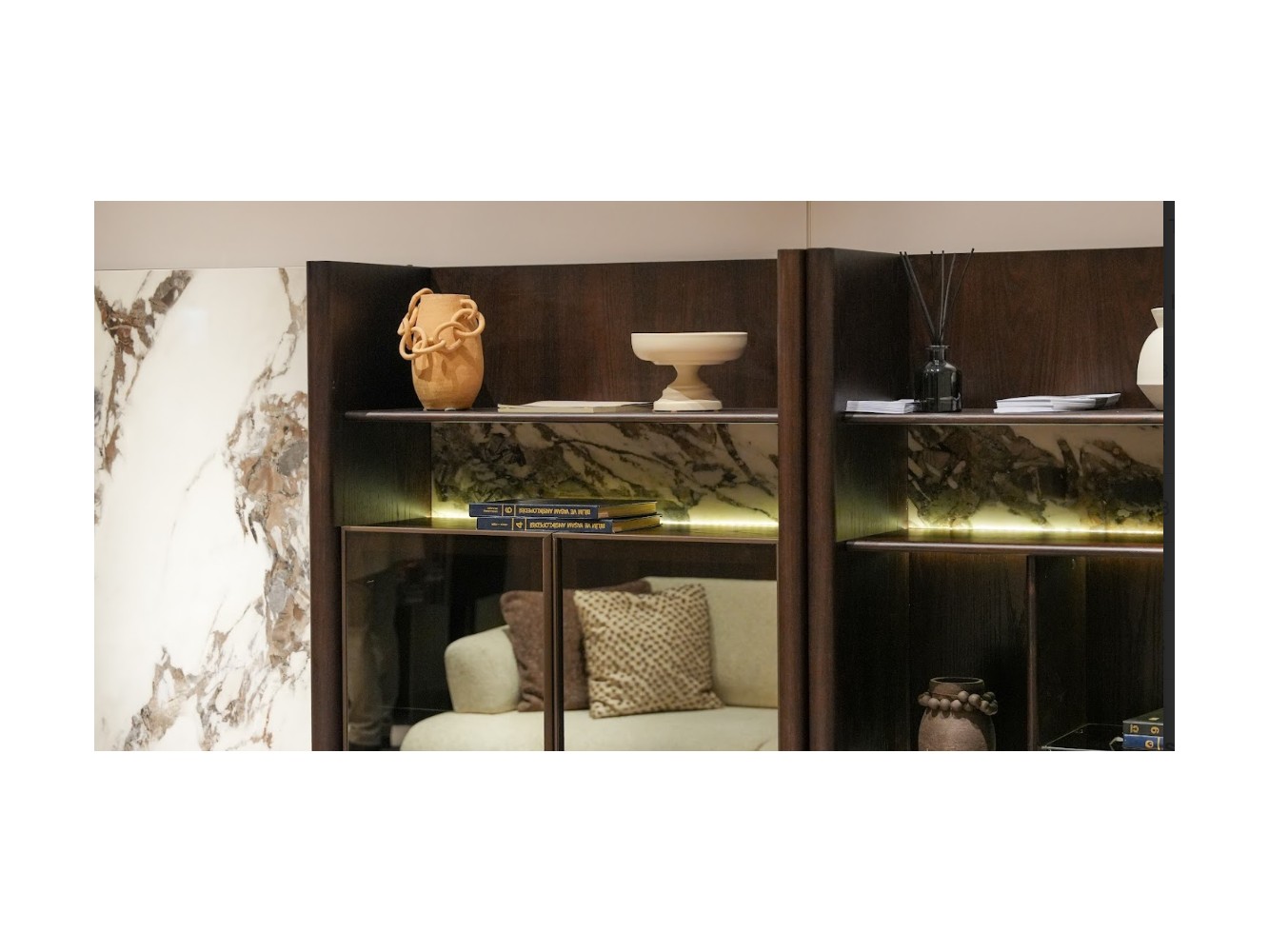 LESS WALL UNIT WITH ITALIAN PORCELAIN