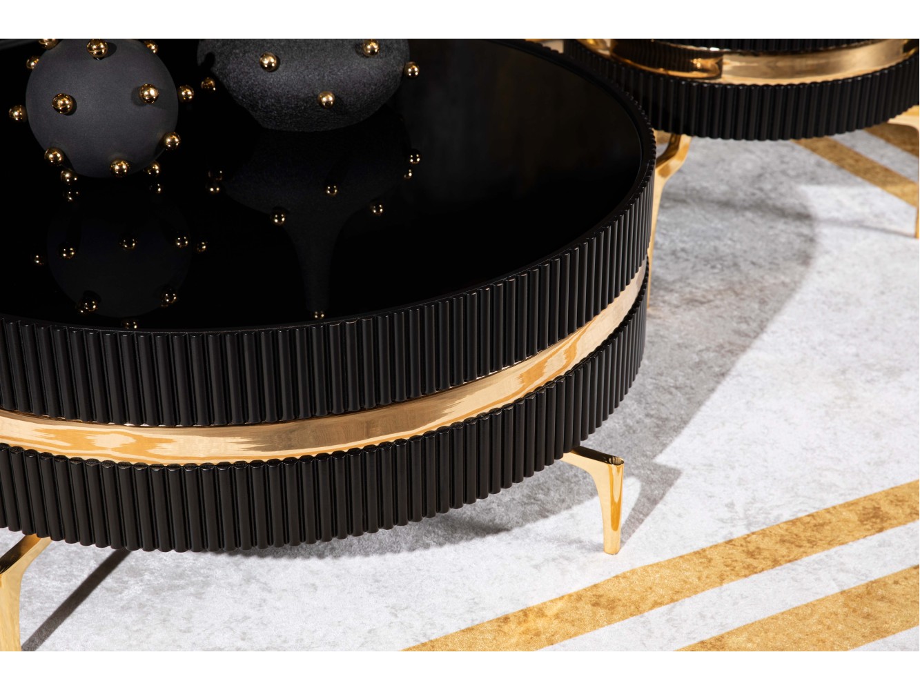 027 - 028 Black Black Glass Set Of 2