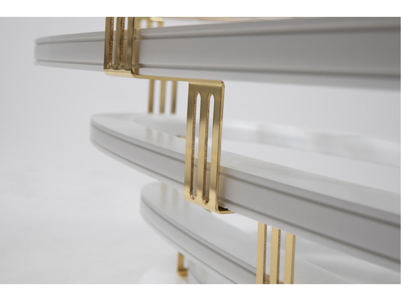 156  White Gold Design