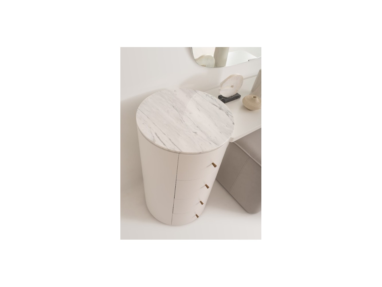 SOHO LACQUER CHIFFONIER