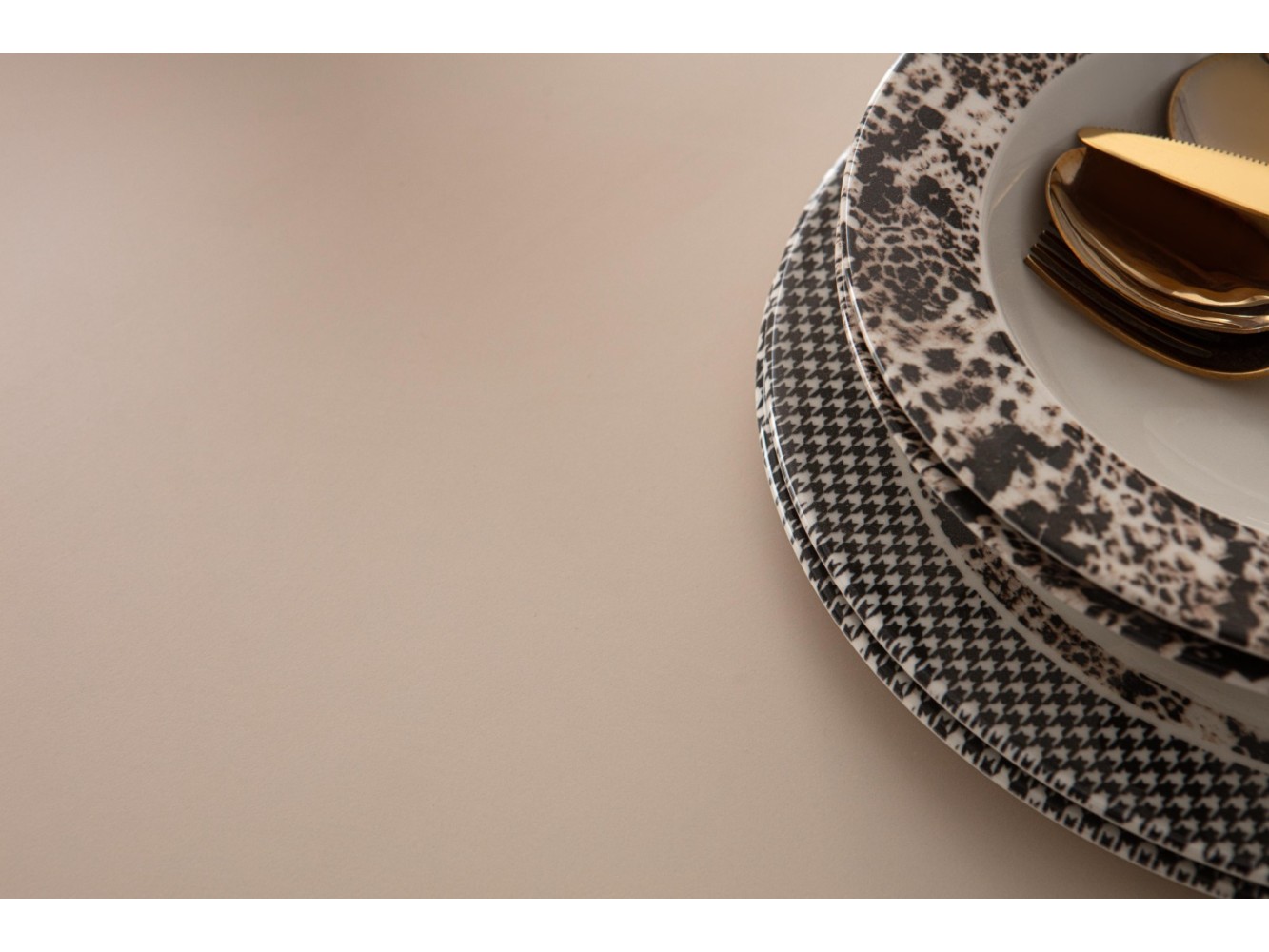 LINE DINING ROOM SET