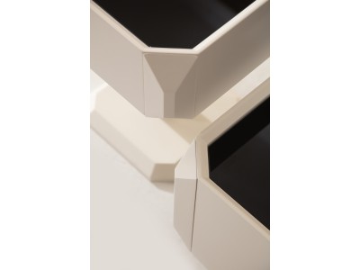 605 - 305 Cream Black Glass Set Of 2